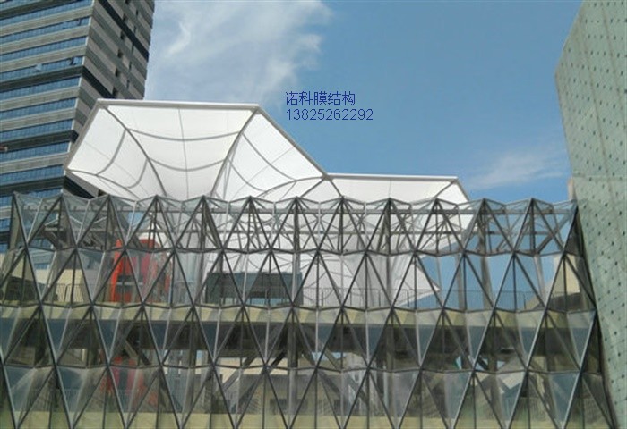 江西南昌盈石广场高透光倒伞膜结构完工